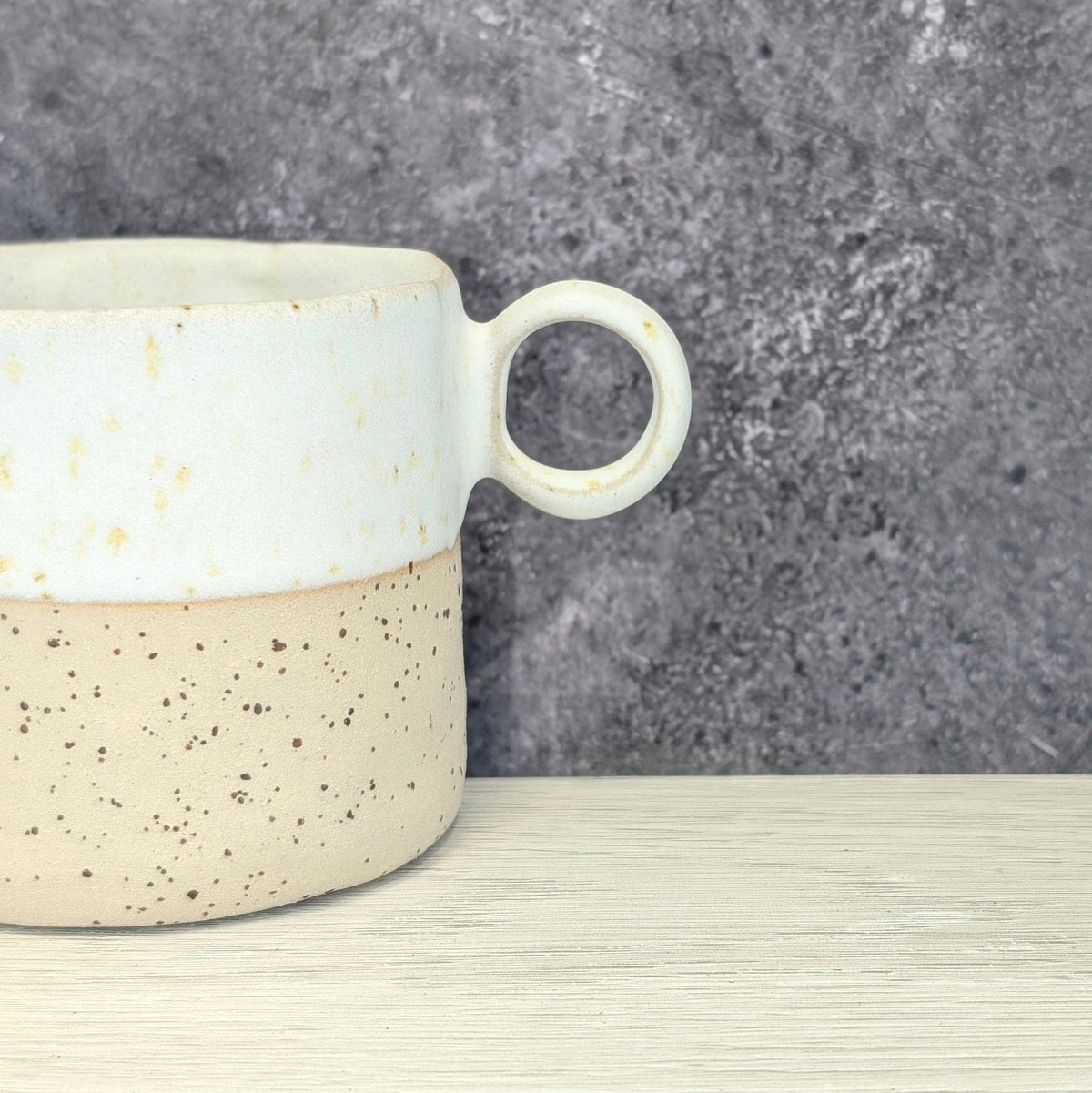 Tazza Beige Puntinata – Ceramica Fatta a Mano - AUTHENTICO CERAMICS