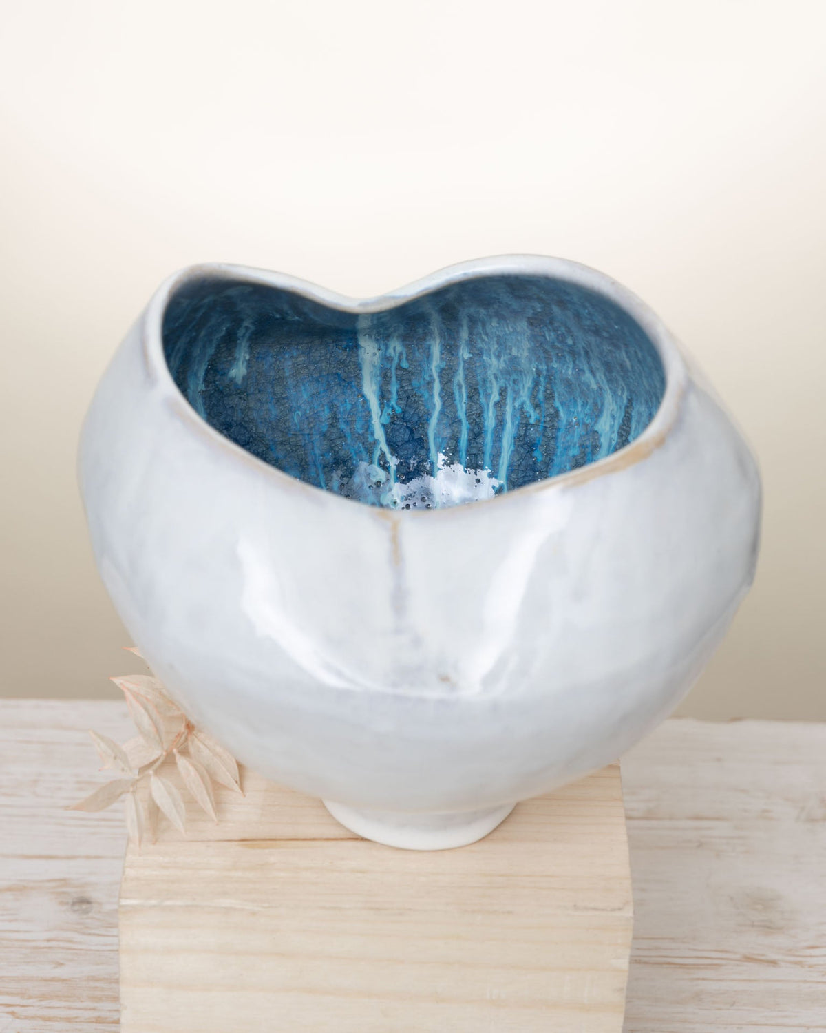 Vaso Moonjar Design con Interno Blu Craquelé - AUTHENTICO CERAMICS