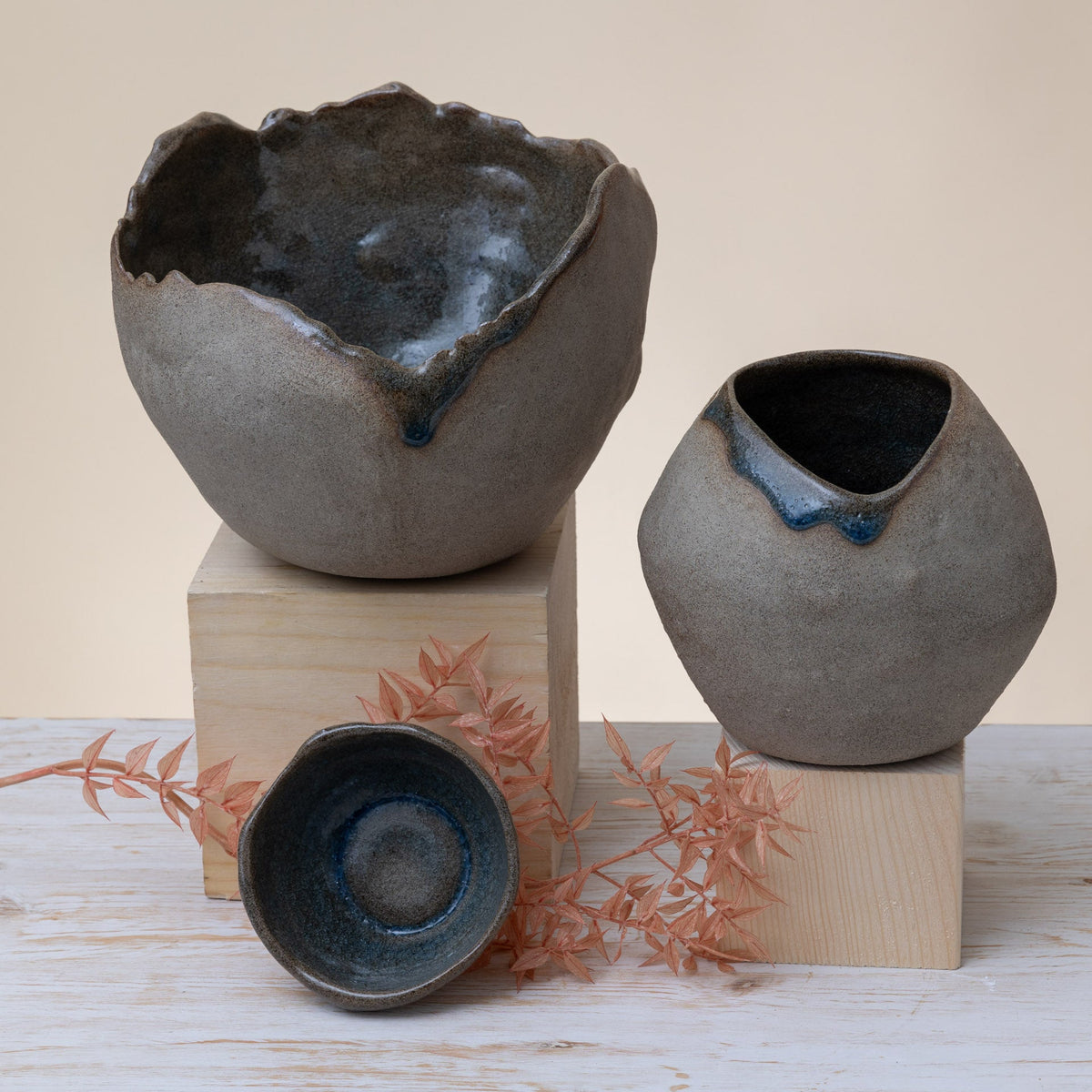 Vaso Scultura in Gres Artigianale – Grigio e Blu - AUTHENTICO CERAMICS